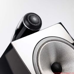 FIDELITY Award Winner 2018 Bowers & Wilkins 702 S2