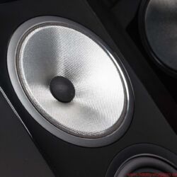 FIDELITY Award Winner 2018 Bowers & Wilkins 702 S2