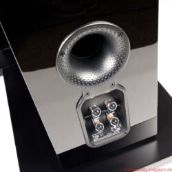 FIDELITY Award Winner 2018 Bowers & Wilkins 702 S2