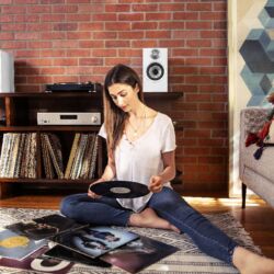 Bowers & Wilkins 607