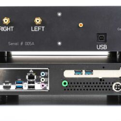 CAD Server-Streamer-Sourceplayer und Wandler CAD 1543 DAC MKII und CAT (CAD Audio Transport) - Der puristische USB-Wandler (oben) kommt mit USB-Schnittstelle und zwei analogen Cinch-Ausgängen aus, der Musikcomputer CAT (unten) hat ein typisches PC-Anschlussfeld (links) und zwei spezielle USB-3.0-Ports für Audiogeräte (rechts).