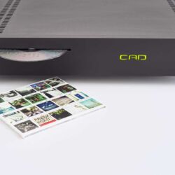 CAD Server-Streamer-Sourceplayer und Wandler CAD 1543 DAC MKII und CAT (CAD Audio Transport) - Das CD-Rippen geschieht grundsätzlich vollautomatisch. Ab Werk wird im kompressionsfreien WAV-Format gerippt.