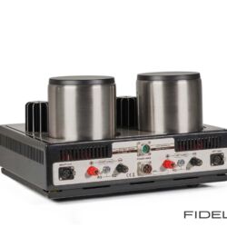 Canever Audio La Scala Reference Amplifier. La Scala arbeitet symmetrisch und akzeptiert auch nur symmetrische Eingangssignale – notfalls muss man sich mit Adaptern behelfen. Auffallend: Kippschalter für die Lautsprecherimpedanz.