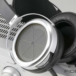 STAX-Kopfhörer-SR-009-und-Kopfhörerverstärker-SRM-T8000