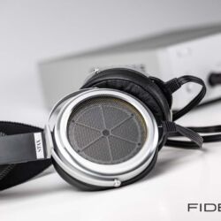 STAX-Kopfhörer-SR-009-und-Kopfhörerverstärker-SRM-T8000