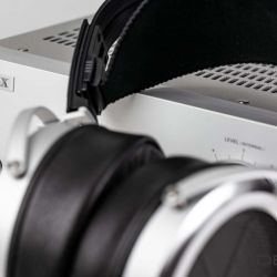 STAX-Kopfhörer-SR-009-und-Kopfhörerverstärker-SRM-T8000