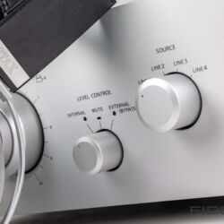 STAX-Kopfhörer-SR-009-und-Kopfhörerverstärker-SRM-T8000