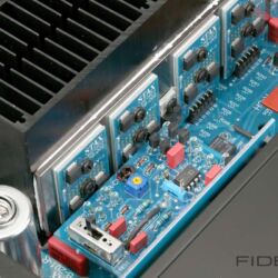STAX-Kopfhörer-SR-009-und-Kopfhörerverstärker-SRM-T8000