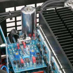 STAX-Kopfhörer-SR-009-und-Kopfhörerverstärker-SRM-T8000