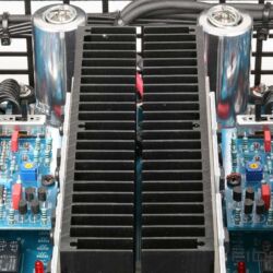 STAX-Kopfhörer-SR-009-und-Kopfhörerverstärker-SRM-T8000