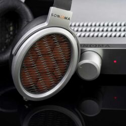 Warwick Acoustics Sonoma M1 - Zum M1-System gehört zwingend der Hochspannungsverstärker, der alle Signale im DSP entzerrt und linearisiert. Gleichzeitig ist er auch als USB-Interface mit 32-bit/384-kHz-Maximalauflösung einsetzbar.
