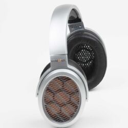 Warwick Acoustics Sonoma M1 - Der M1 ist ein Elektrostat mit neuartigen, einzigartigen sogenannten HPEL-Schallwandlern, die mit nur einem Stator auskommen.