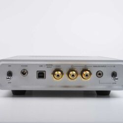 Warwick Acoustics Sonoma M1 - Der Verstärker akzeptiert Analogsignale, die von AKM-Wandlern digitalisiert werden, über den S/PDIF-Eingang sind Digitalsignale mit einer Auflösung bis zu 24 bit/192 kHz gestattet.