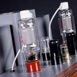 Thivan Labs 811 Vollverstärker