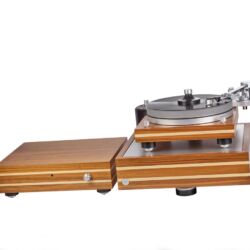 Hartvig Plattenspieler plus Dynavector Tonarm und Shelter Tonabnehmer