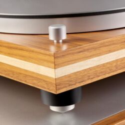 Hartvig Plattenspieler plus Dynavector Tonarm und Shelter Tonabnehmer