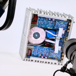 Boulder 866 Vollverstärker